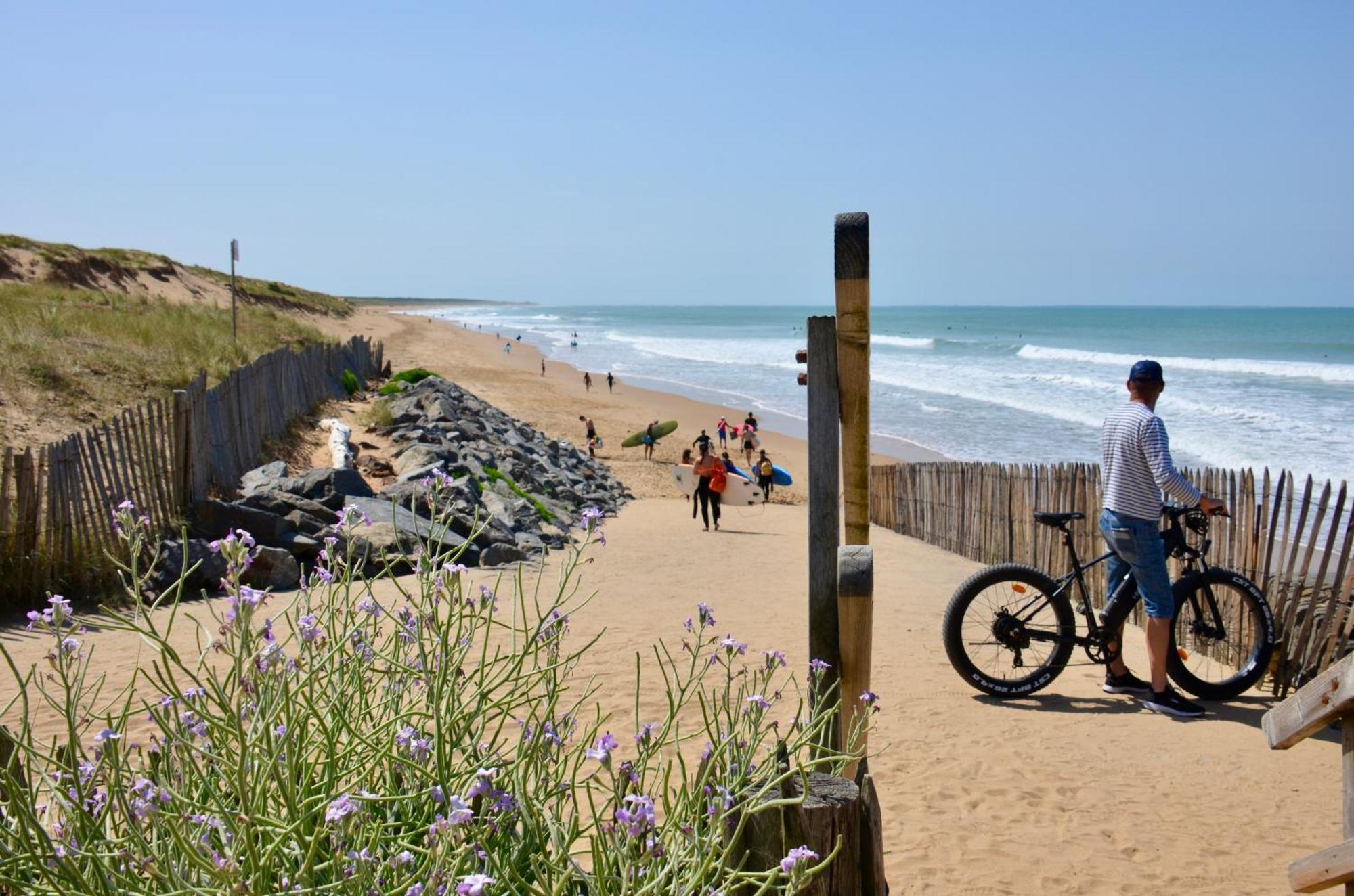 Camping Le Clos Des Pins Longeville-sur-Mer Exterior photo