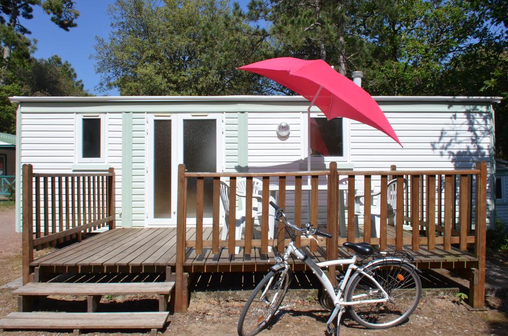 Camping Le Clos Des Pins Longeville-sur-Mer Exterior photo
